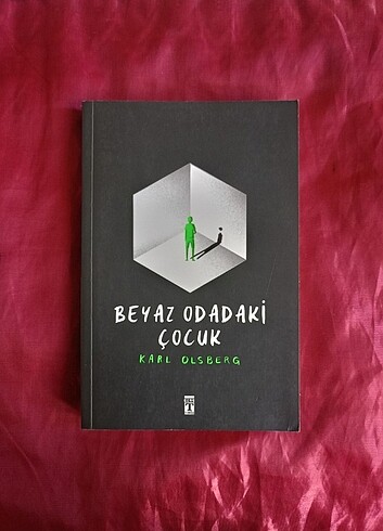 Beyaz odadaki çocuk