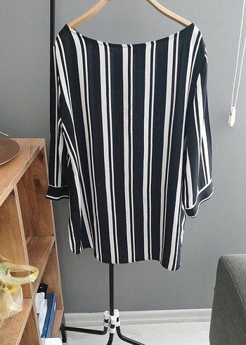 Siyah Beyaz Çizgili  Kadın Bluz - Görsel 2