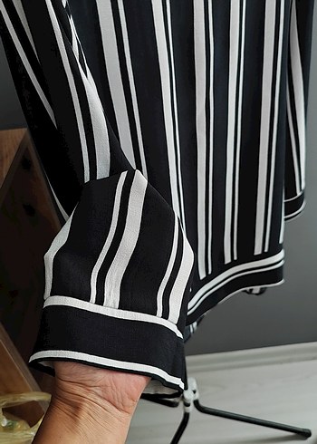 Siyah Beyaz Çizgili  Kadın Bluz - Görsel 4