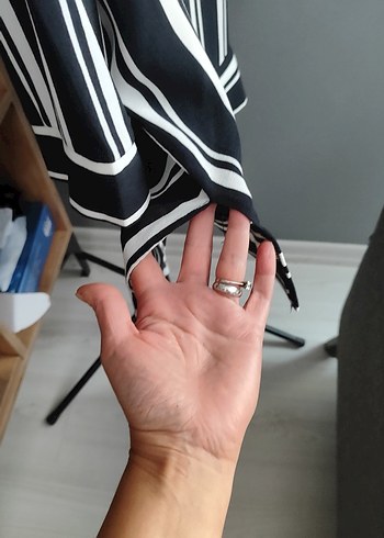 Siyah Beyaz Çizgili  Kadın Bluz - Görsel 5