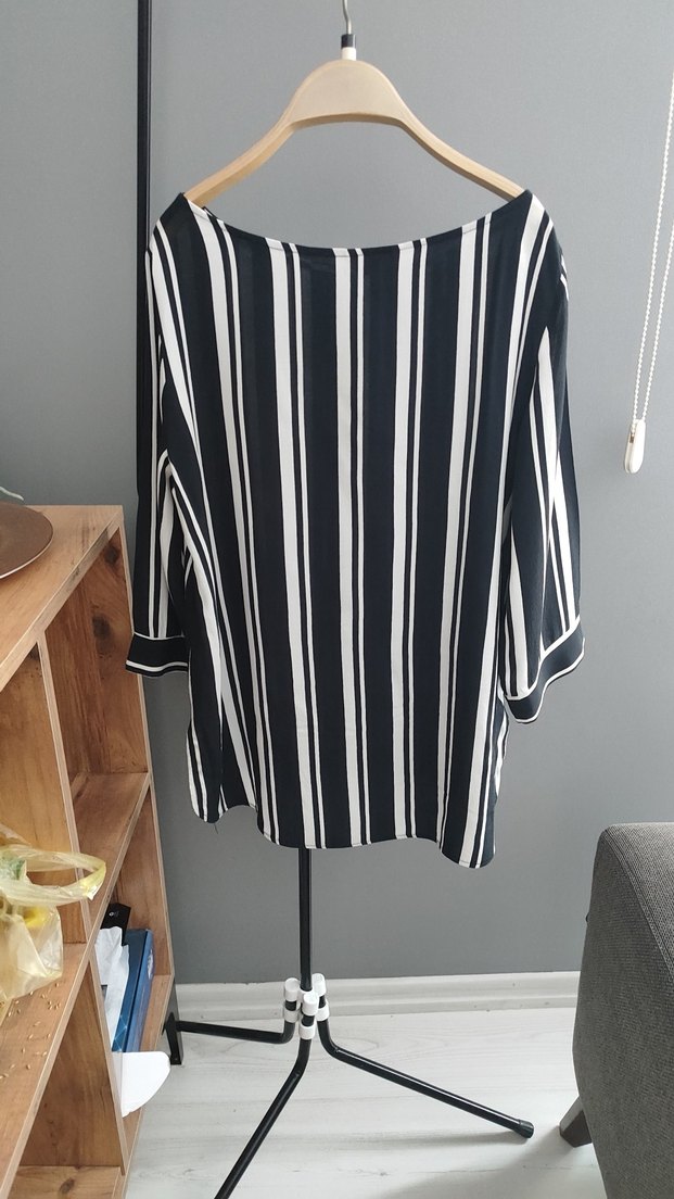 Siyah Beyaz Çizgili  Kadın Bluz - Görsel 2