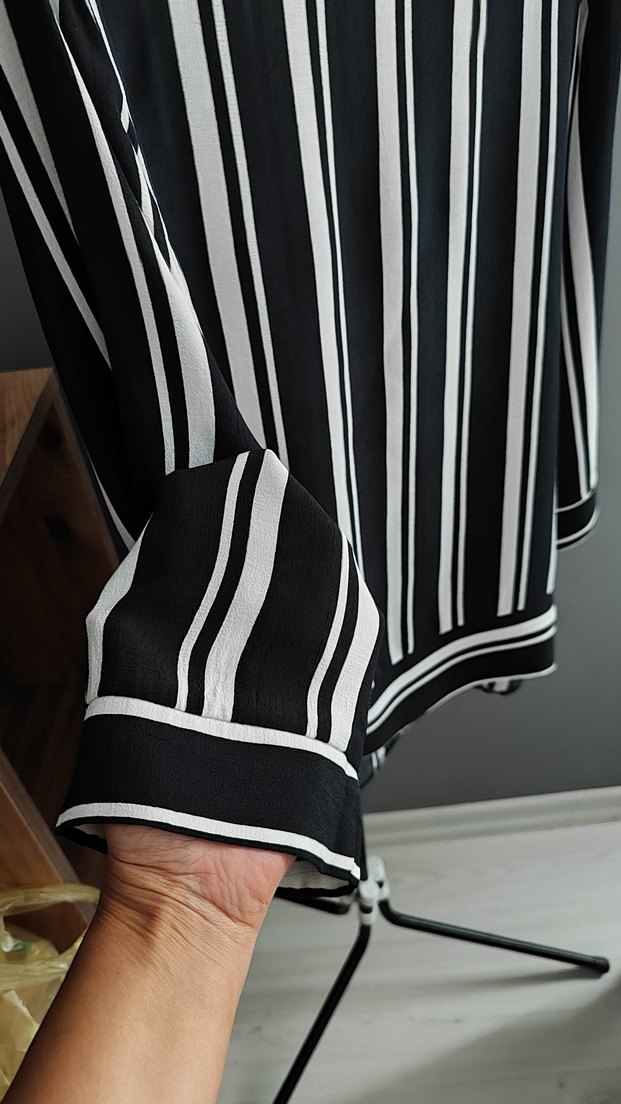 Siyah Beyaz Çizgili  Kadın Bluz - Görsel 4