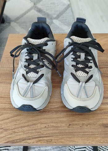 Zara Erkek Çocuk Spor Ayakkabı Bağcıklı