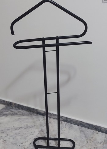 Dilsiz uşak IKEA Siyah Metal Askılık