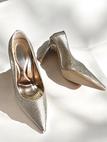 37 Beden İnce Yüksek Topuklu Stiletto Dore
