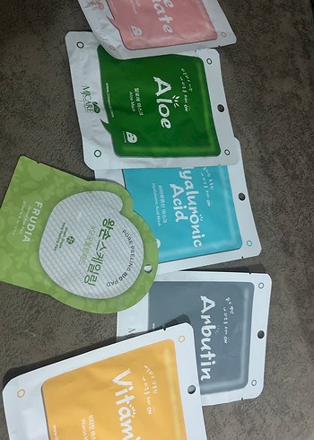 Kadınlar için Arbutin, Hyaluronik, Aloe, Asit ve Vitamin Maske