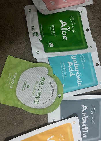 Kadınlar için Arbutin, Hyaluronik, Aloe, Asit ve Vitamin Maske - Görsel 8