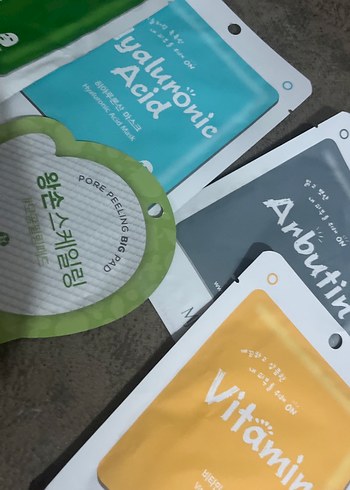 Kadınlar için Arbutin, Hyaluronik, Aloe, Asit ve Vitamin Maske - Görsel 9