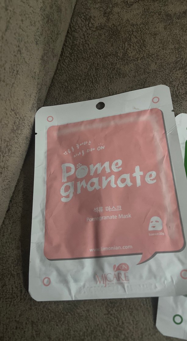 Kadınlar için Arbutin, Hyaluronik, Aloe, Asit ve Vitamin Maske - Görsel 2