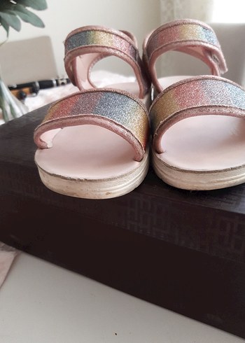 LC Waikiki Kızlar için bağcıklı çok renkli sandalet