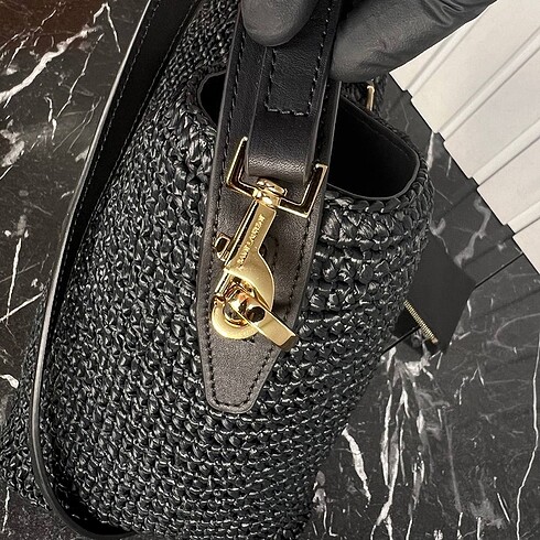 Beden Saint Laurent Le 37 Raffia Bucket Bag