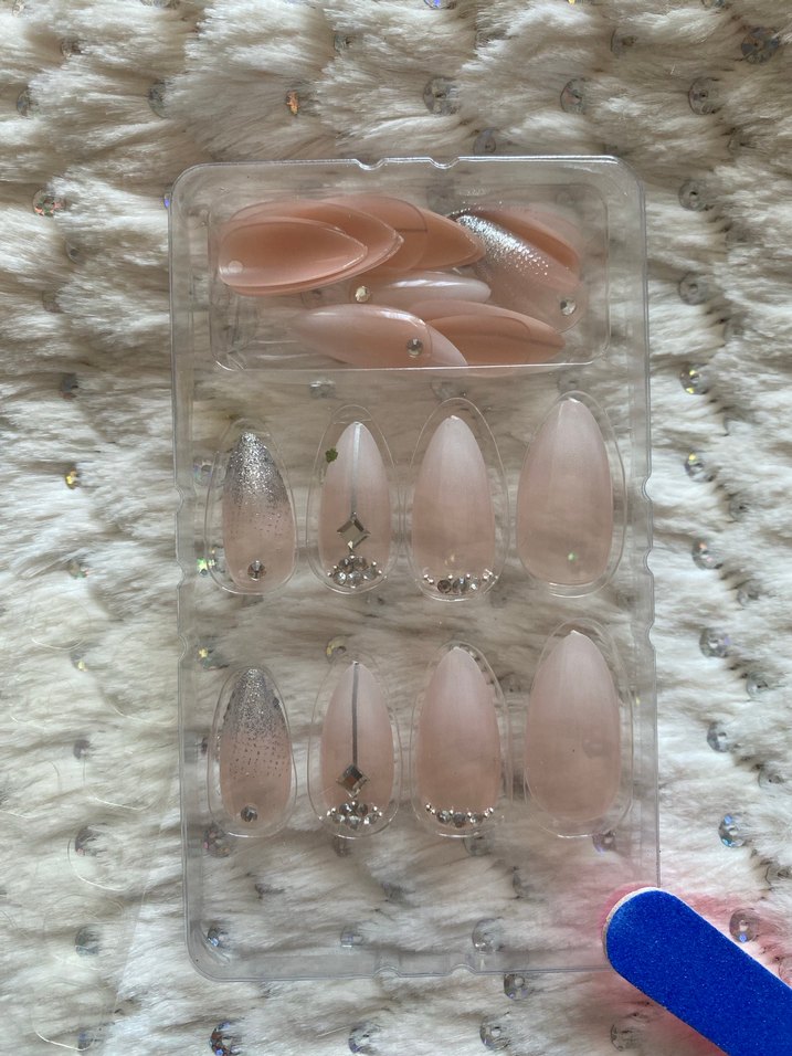 Pembe Sim ve Pırlanta Süslemeli Takma Tırnak - Görsel 2