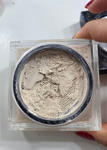 Beden Hudabeauty transparan pudra