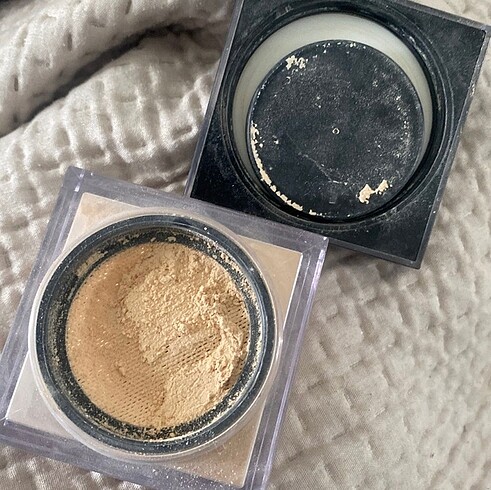 Beden Hudabeauty transparan pudra