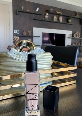NARS Fondöten
