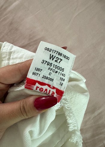 Levis Beyaz Kadın Mini Şort