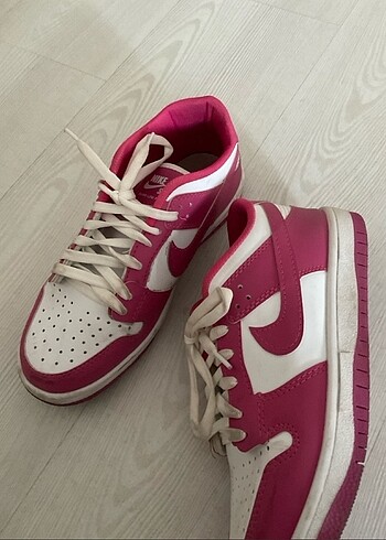 Nike pembe ayakkabı