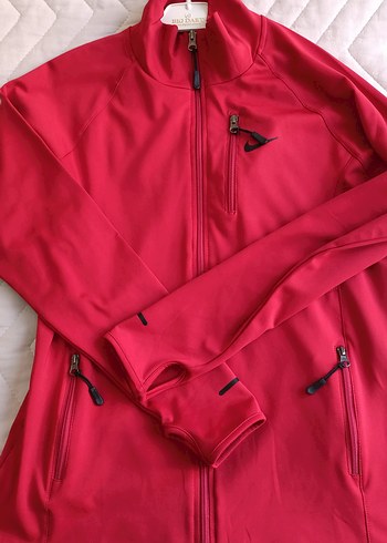 Nike Kırmızı Yüksek Yakalı Fermuarlı Kadın Ceket