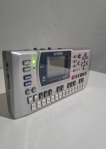 YAMAHA QY100 MÜZİK SIRALAYICI SE MODÜLÜ - Görsel 4