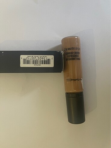 Pro longwear concealer NC35
