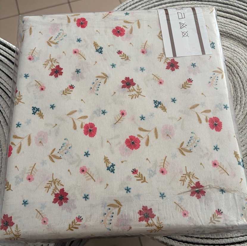 Beyaz Pastel Çiçek Desenli Lastikli Çarşaflı Nevresim Takımı - Görsel 2