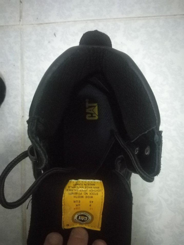 Orijinal CAT marka, 43 numara bot.
Az kullanılmış, - Görsel 3