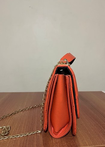 Zincir Detaylı Kırmızı Deri Kadın Çanta - Görsel 2