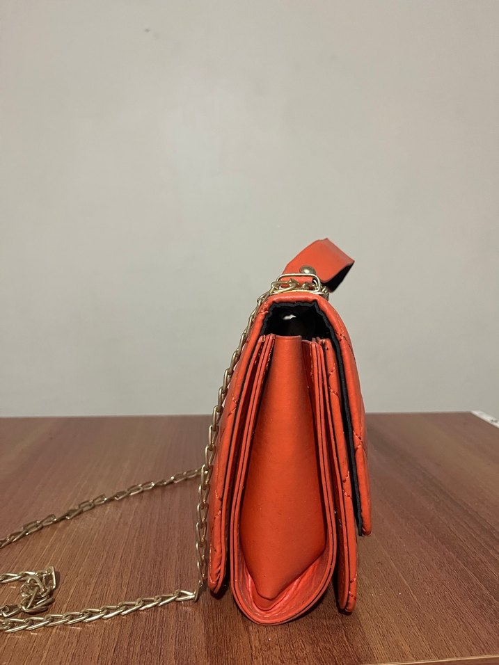 Zincir Detaylı Kırmızı Deri Kadın Çanta - Görsel 2