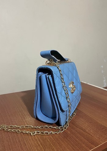 Zincir Detaylı Mavi Kadın Deri Çanta - Görsel 2