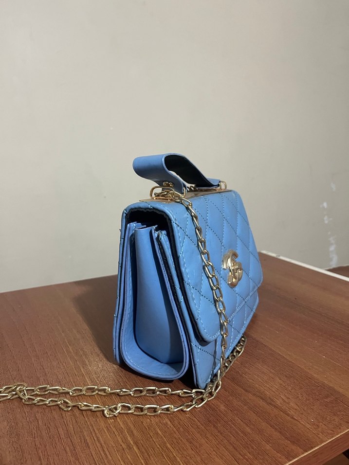 Zincir Detaylı Mavi Kadın Deri Çanta - Görsel 2