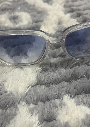 Şeffaf Çerçeveli Gri Kadın Güneş Gözlüğü - Görsel 2