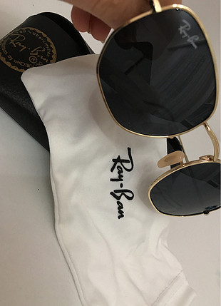 Ray-Ban güneş gözlüğü 