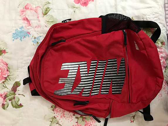 m Beden kırmızı Renk Nike sırt çantası 
