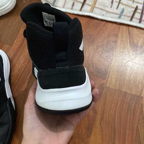 39,5 Beden Orijinal Adidas Basketbol Ayakkabısı