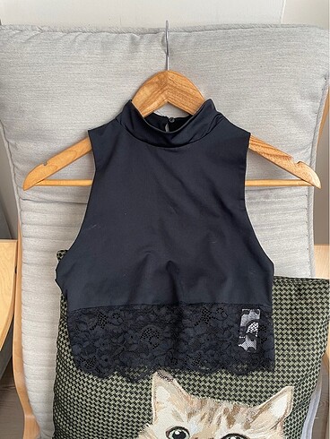 Bershka dantel detaylı crop