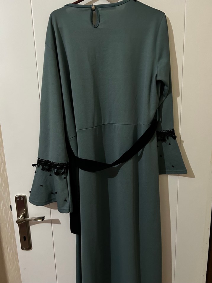 Yeşil elbise - Görsel 3