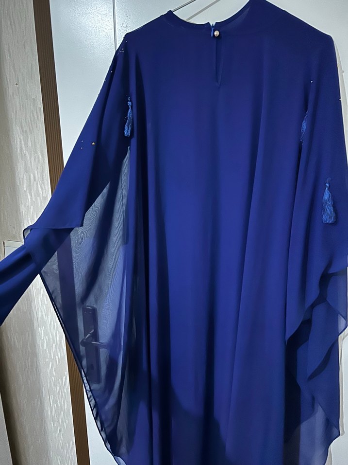 Mavi İşlemeli Uzun Kadın Elbise - Görsel 3