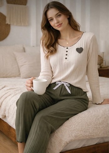 Beyaz Uzun Kollu Rahat Kadın Pijama Takımı - Görsel 2