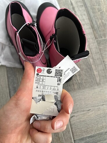 39 Beden Zara pembe bot