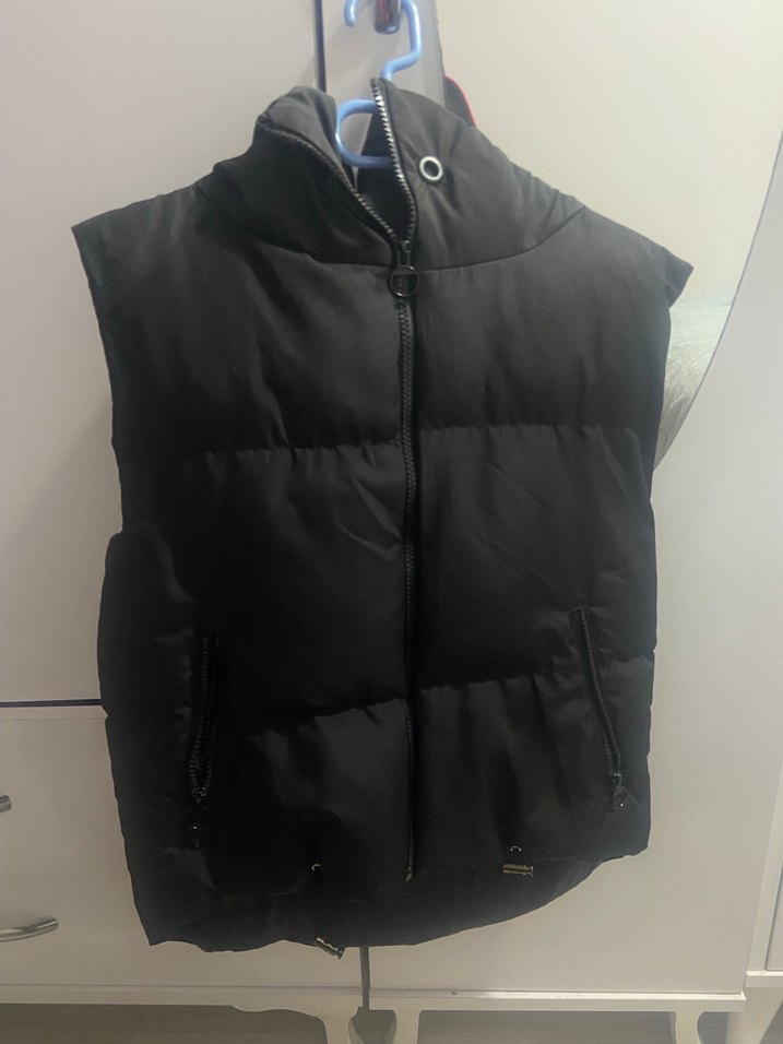 Siyah Fermuarlı Yüksek Yakalı Kadın Yelek - Görsel 2