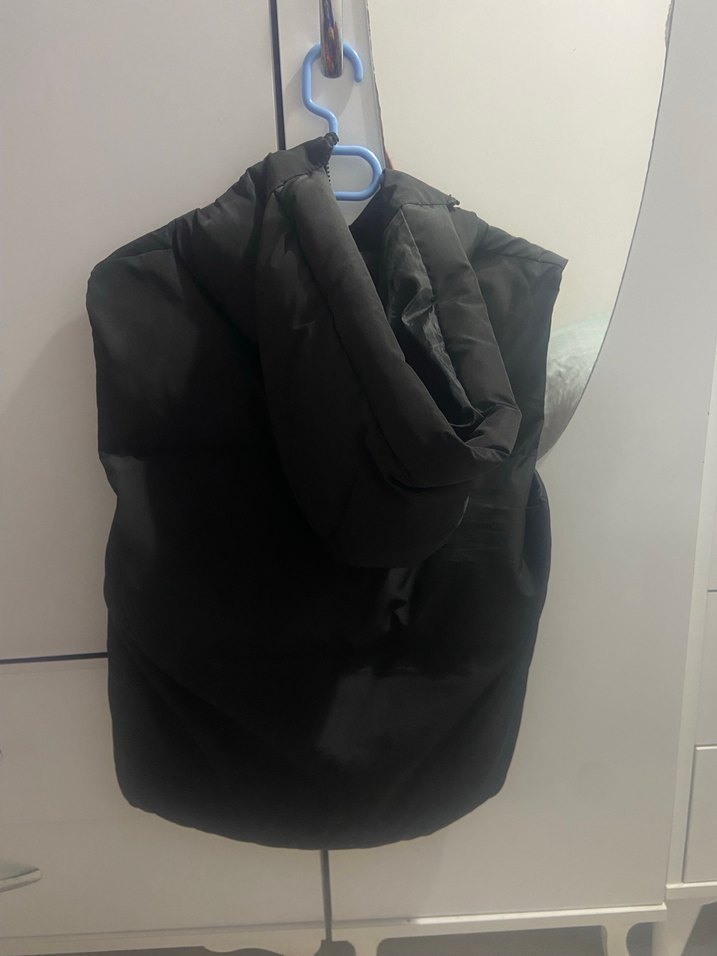 Siyah Fermuarlı Yüksek Yakalı Kadın Yelek - Görsel 3