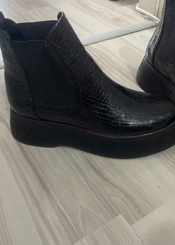 Yılan Desenli Siyah Platform Topuklu Kadın Bot - Görsel 2