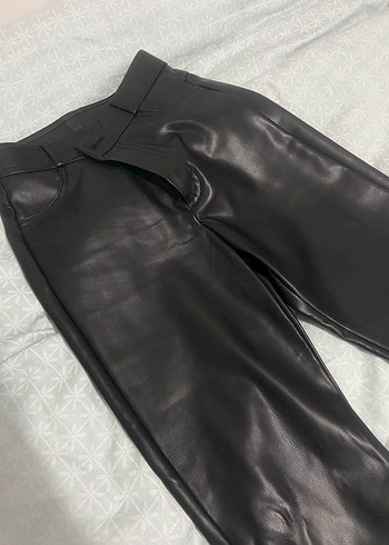 Siyah Deri Kadın Pantolon STRADİVARİUS - Görsel 2
