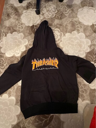 Siyah trasher hoodir