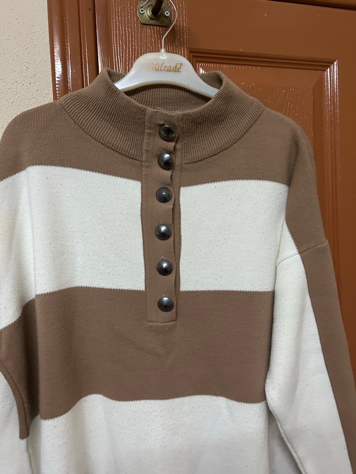 Düğmeli Kahverengi Beyaz Çizgili Kadın Kazak - Görsel 2