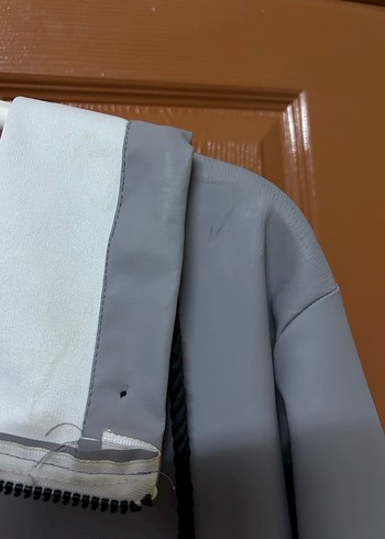 Gri Düğmeli Kadın Yağmurluk - Görsel 3