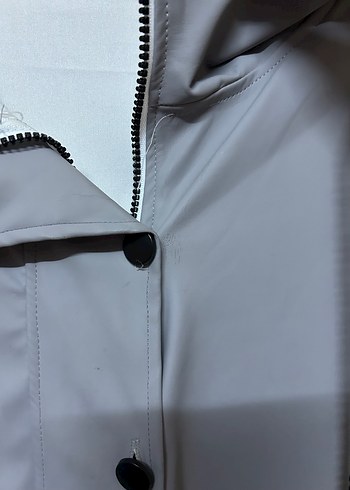 Gri Düğmeli Kadın Yağmurluk - Görsel 4