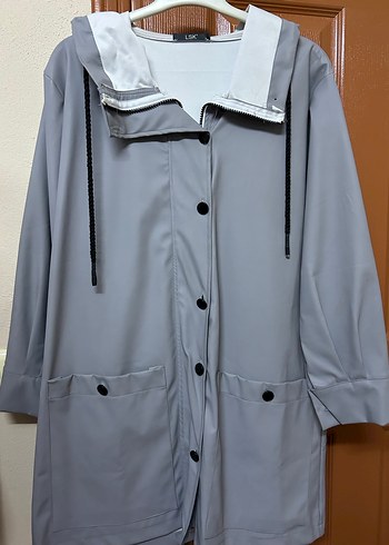 Gri Düğmeli Kadın Yağmurluk - Görsel 2