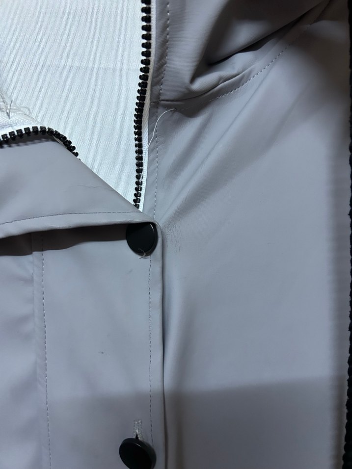 Gri Düğmeli Kadın Yağmurluk - Görsel 4