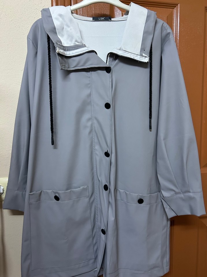 Gri Düğmeli Kadın Yağmurluk - Görsel 2